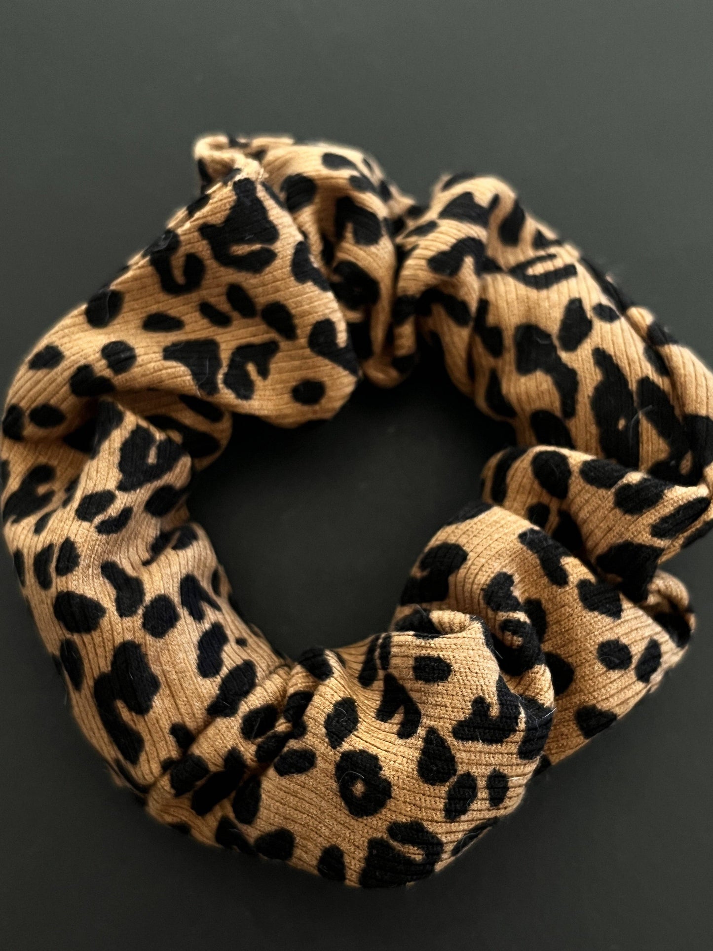 Leo Scrunchie: Braun