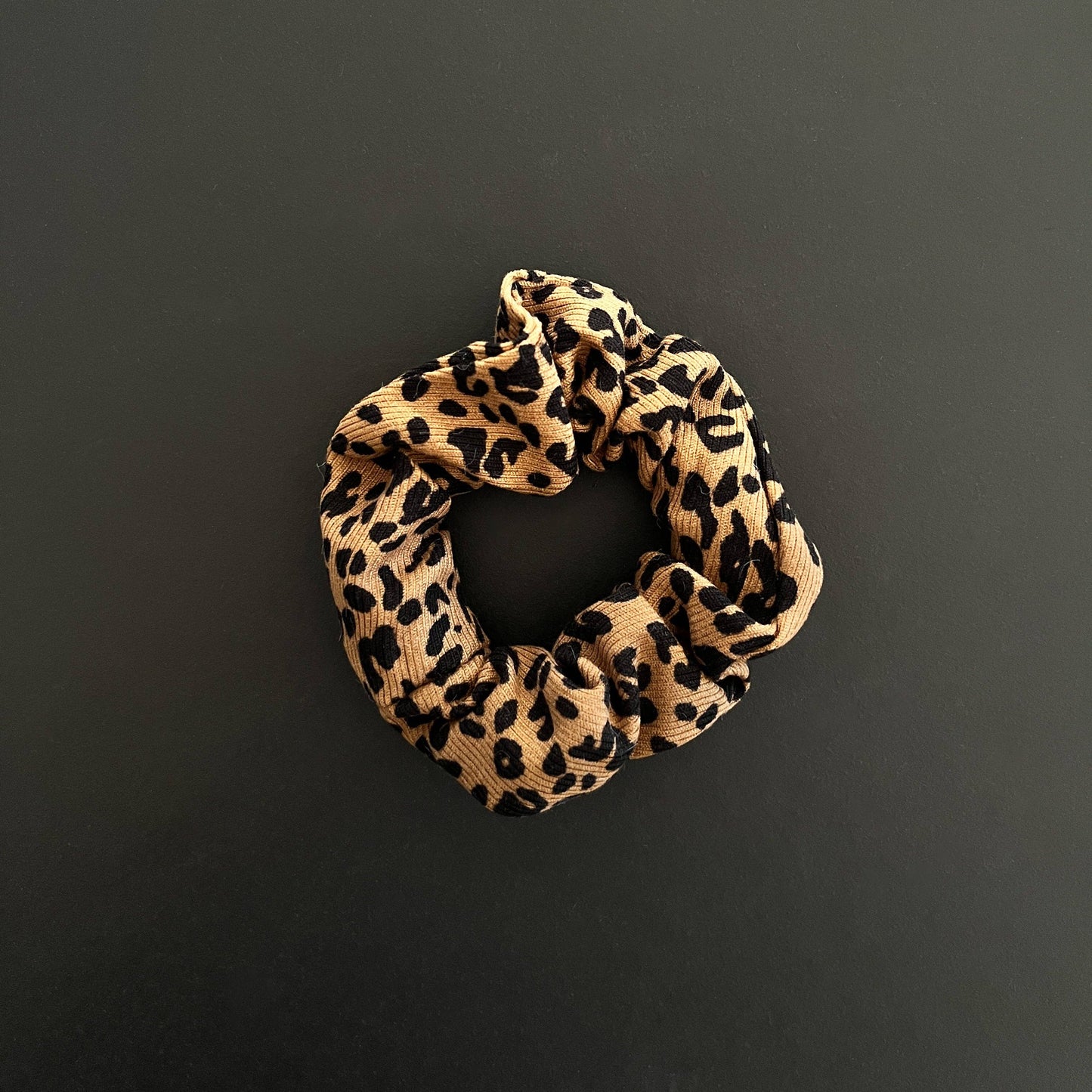 Leo Scrunchie: Braun